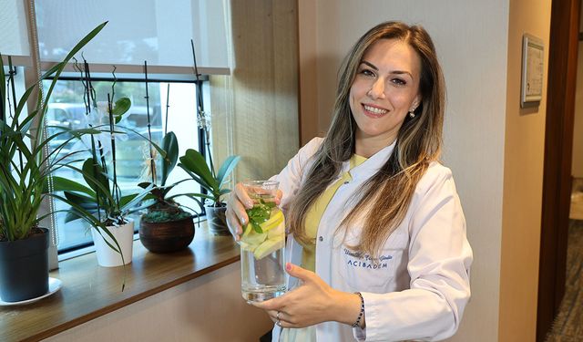 Asitli İçecekler Susuzluğu Giderir mi? Uzman Açıkladı