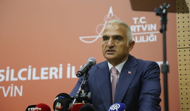 Turizmde 2025 Hedefi Tutuyor! Bakan Ersoy Rakamları Açıkladı