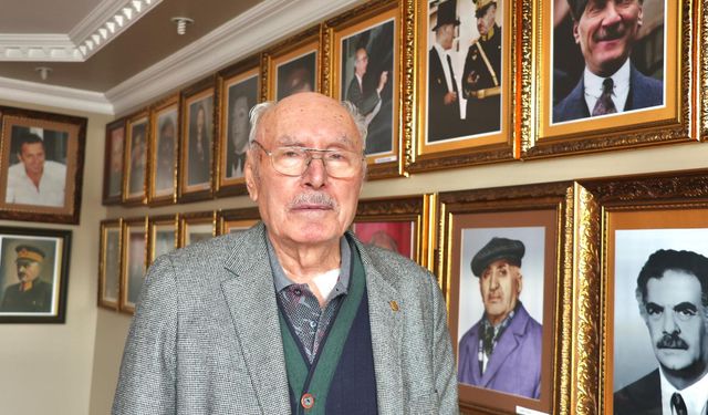 82 Yaşındaki Mehmet Öztel’in Kitap ve Resim Tutkusu