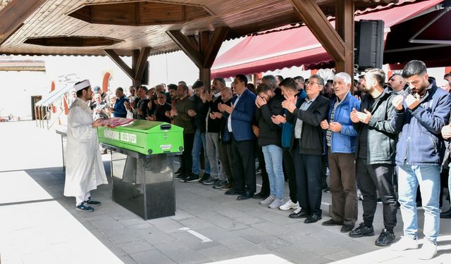 Gümüşhane’nin Azime Ablası Hayatını Kaybetti: Kimsesizlerin Kimsesi Sonsuzluğa Uğurlandı