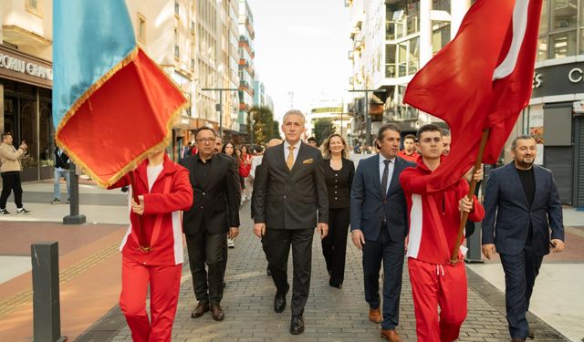 Trabzon Sınav Kolejinde 29 Ekim coşkusu. Atatürk’ün emanetine sahip çıkan nesiller