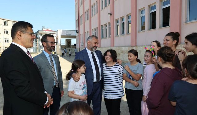 Bilgin’den Eğitime Sahadan Destek; Arsin Belediye Başkanı Hamza Bilgin’den okullara yerinde ziyaret