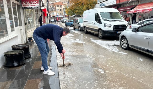 Bayburt'ta sağanak ve dolu etkili oldu