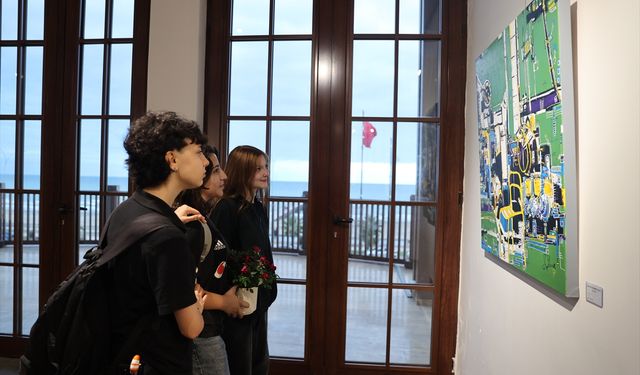 Samsun'da '100+2 Şehirlerarası Karma Sergi' sanatseverlerin beğenisine sunuldu