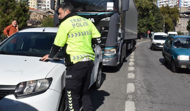 Trabzon'da 4 aracın karıştığı kazada hasar meydana geldi