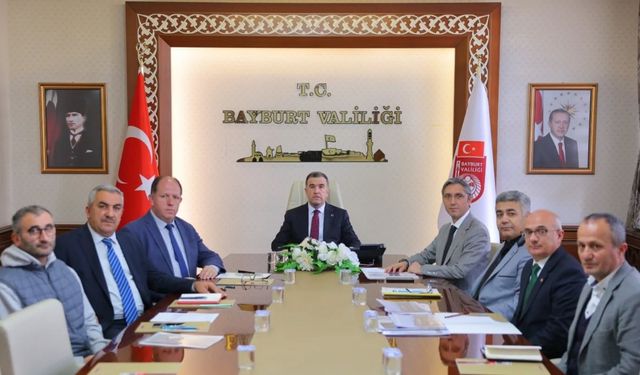 Bayburt’taki eğitim yatırımları toplantıda görüşüldü