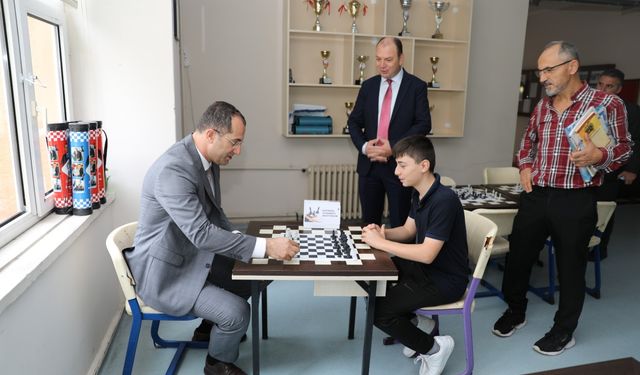 Akçaabat’ta Kariyer Günleri: Başkan Osman Nuri Ekim Öğrencilerle Buluştu