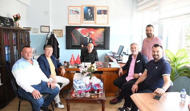 Başarılı iş insanı Necati Kazaz’dan örnek davranış: Efsaneler öğrencilerle buluştu