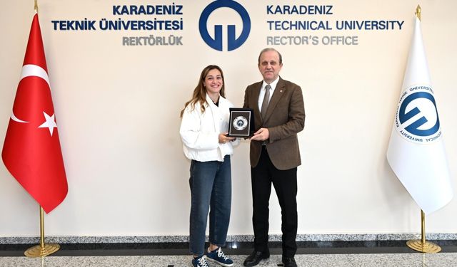 Milli Boksör Buse Naz Çakıroğlu’ndan KTÜ Rektörü’ne Ziyaret: “Olimpiyatlara KTÜ Gururuyla Hazırlanıyorum”