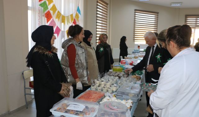 İlkokulda Muhtaç Öğrenciler Yararına Kermes