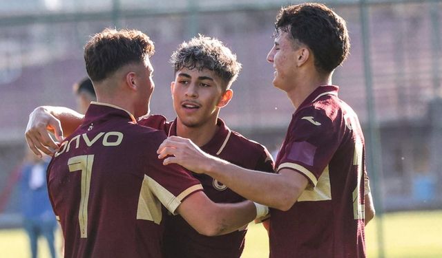 Trabzonspor U19 Takımı Rize Deplasmanında Zirve İçin Sahada!