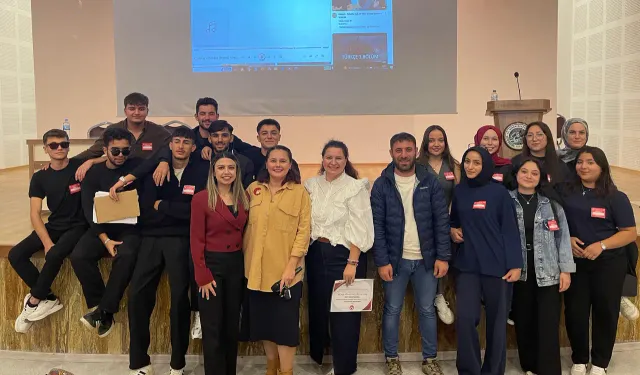 Gümüşhane’de “Gönüllülük Söyleşileri”nde Yapay Zekâ ve İnsanlık Tartışıldı