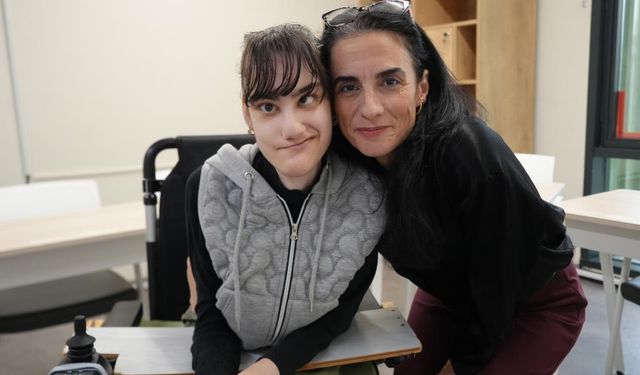 Kimse okumasın diye yabancı dil günlük tutan serebral palsili Şevval, yazar oldu