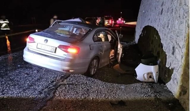 Suşehri’nde feci kaza: Araçlar kafa kafaya çarpıştı, bir kişi hayatını kaybetti