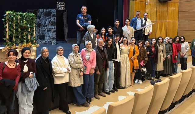 Aşk ve kader Rize sahnesinde buluştu. Sanatseverlerden tam not