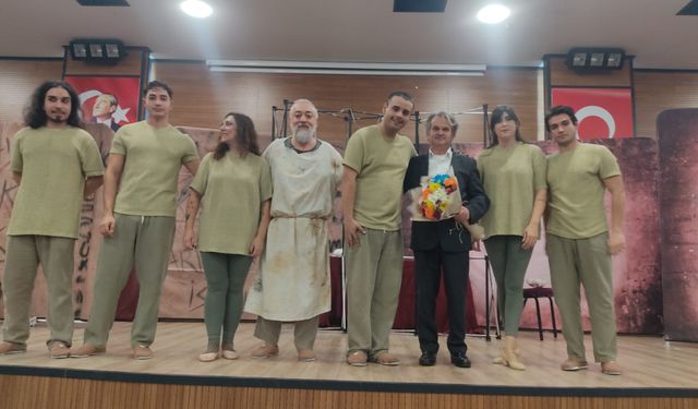 “İki Şehrin Hikâyesi” Trabzon’da Beğeni Topladı: KESK’ten Teşekkür