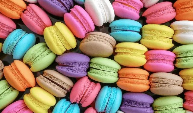 Makaron Aslında Fransız Değil! Renkli Tatlının Gerçek Kökeni Bakın Nereye Dayanıyor?