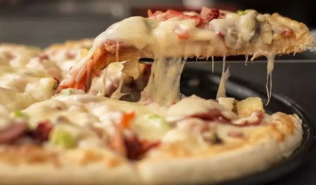 Zehirli Pizza Can Aldı! Birlikte Yediler, Hepsi Hastanelik Oldu