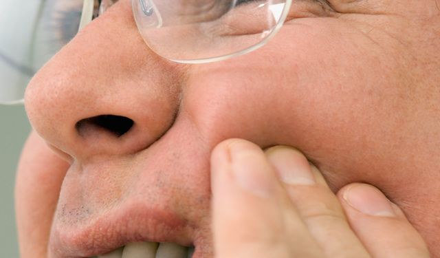 “Diş Etindeki Küçük Bir Kanama Kalbi Tehdit Ediyor! Uzmandan Şok Uyarı”