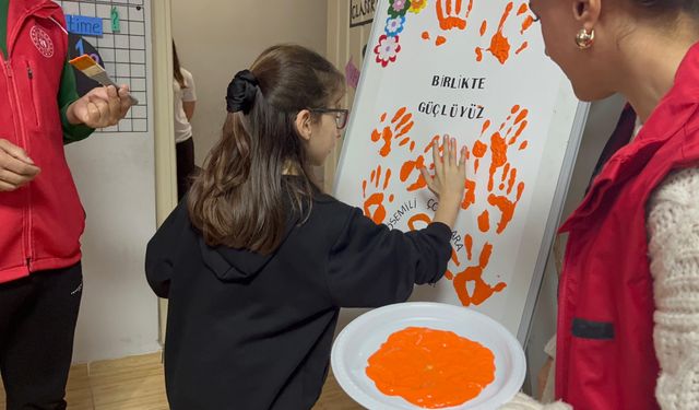 Salıpazarı'nda 'Turuncu Gün Kampanyası' etkinliği düzenlendi