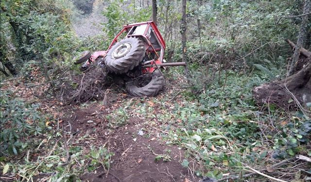 Samsun'da devrilen traktörün sürücüsü yaralandı