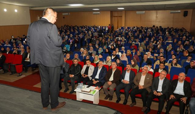 Ünlü Yazar Bafralılarla Buluştu! Aile Konferansı