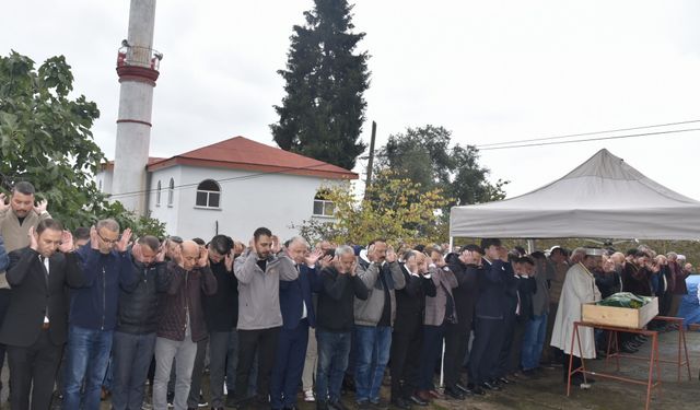 Giresun'da teknenin alabora olması sonucu ölen kişinin cenazesi toprağa verildi