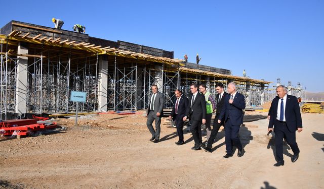 Gümüşhane Valisi Baruş, havalimanı inşaatında incelemelerde bulundu