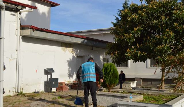 Ordu'da yükümlüler temizlik ve çevre düzenlemesi çalışması yaptı
