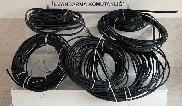 Samsun'da jandarma ikinci kez kablo hırsızlığı yapan şüpheliyi suçüstü yakaladı