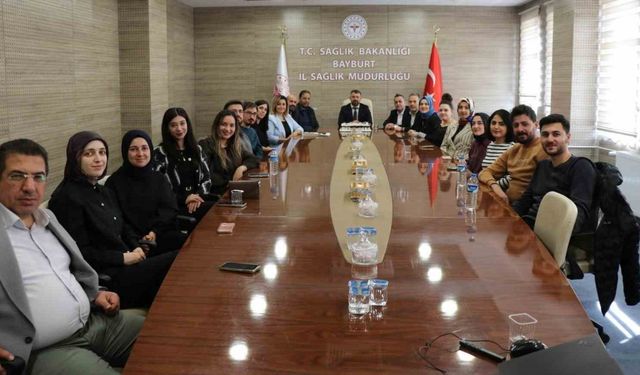 Bayburt’ta üstün başarı gösteren diş hekimlerine teşekkür belgesi verildi