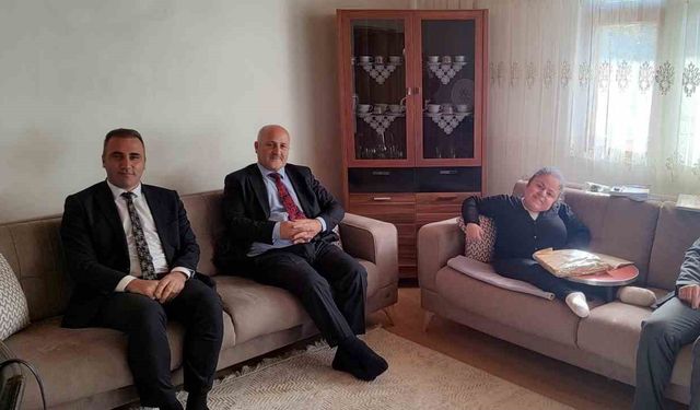 Evde eğitim hizmeti alan öğrenciye moral ziyareti