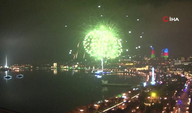 Azerbaycan’da 8 Kasım Zafer Günü havai fişek gösterileri ile kutlandı