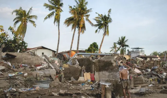 Filipinler’de süper tayfun alarmı: 100 bin kişi tahliye edildi, 300 uçuş iptal oldu