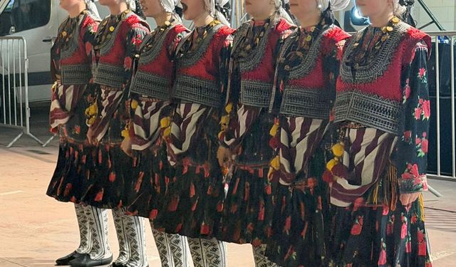 Gaziantep’te Karadeniz Rüzgârı! Akçaabat Halk Oyunları Ekibi Hamsi Festivali’nde Fırtına Gibi Esti