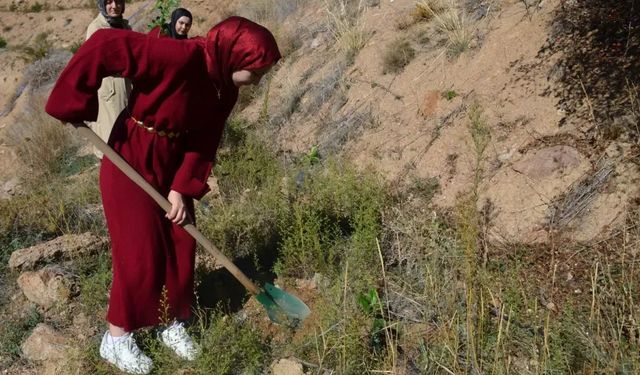 Gümüşhane Üniversitesi Öğrencilerinden Anlamlı Proje: Kahramanların Adına Fidan Diktiler