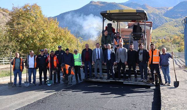 Vali Ergün, Ardanuç-Ardahan karayolundaki asfaltlama çalışmalarını inceledi