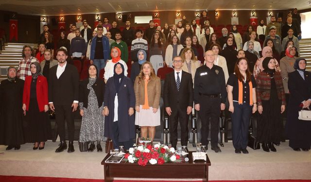 Trabzon'da 'Kadına Yönelik Şiddete Karşı Akademiden Topluma Ortak Sorumluluk' paneli yapıldı