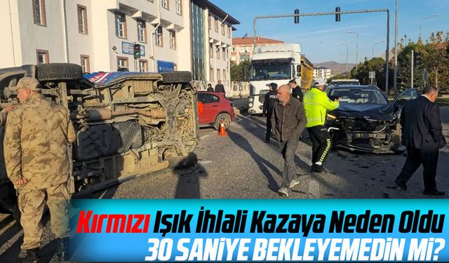 Gümüşgöze Belediye Aracı Jandarma Minibüsüne Çarptı! Kırmızı Işık İhlali Kazaya Neden Oldu