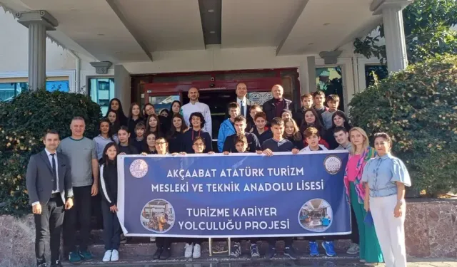 Öğrenciler Kariyer yolculuğunda buluştu Rota turizme çevrildi