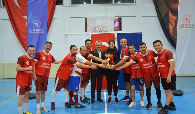 Şalpazarı’nda Futsal Coşkusu: Şampiyon Kaymakamlık Takımı Oldu