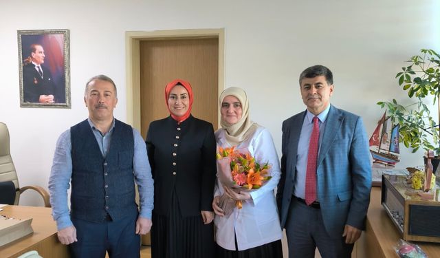 Trabzon’da Tıbbi Sekreterler İlk Kez Hatırlandı: AK Parti İl Kadın Kolları’ndan Anlamlı Ziyaret