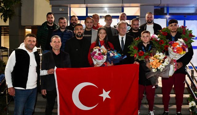 Trabzon’un Şampiyonlarına Unutulmaz Karşılama: Havalimanında Büyük Coşku