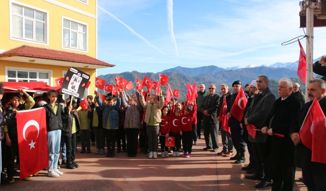 Of'ta, Sarıkamış şehitlerine saygı yürüyüşü yapıldı