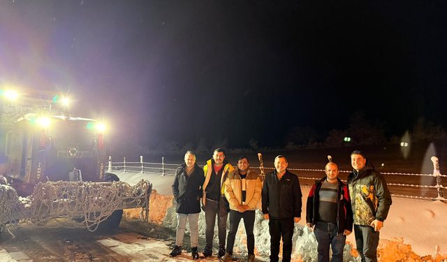 Alaçam ilçesinde karla mücadele çalışması yapıldı