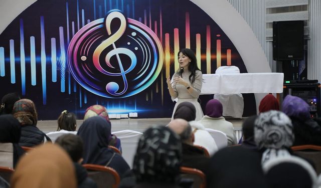 Eğitimci yazar Saniye Bencik Kangal, Kavak'ta ebeveynlerle buluştu