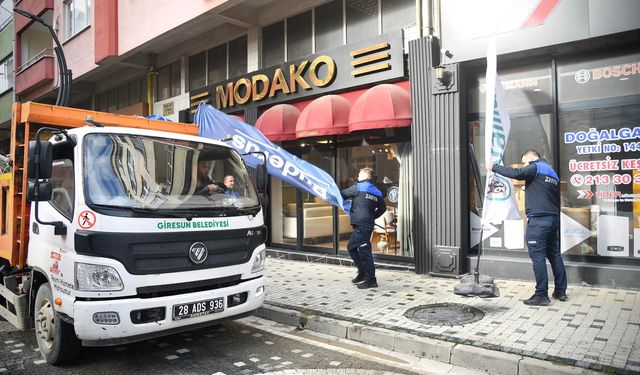 Giresun'da kaldırımlardaki duba ve reklam panoları kaldırıldı