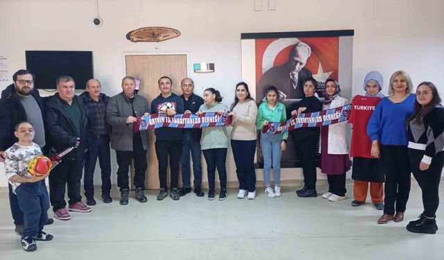 Artvin Trabzonspor Taraftarlar Derneğinden özel gereksinimli bireylere anlamlı ziyaret