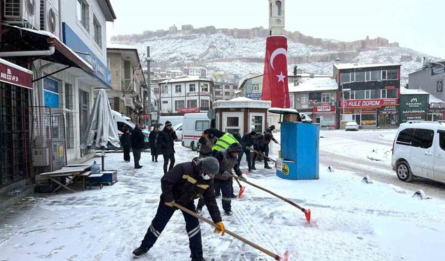 Bayburt'ta karla mücadele sürüyor