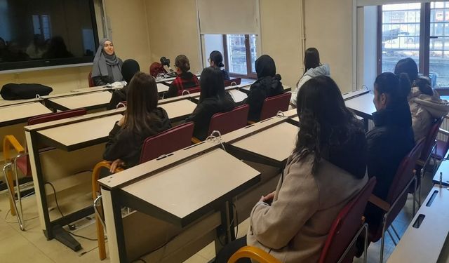 Bayburt'ta lise öğrencilerine yönelik söyleşi programı düzenlendi